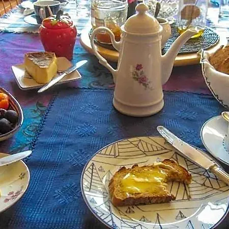 Alojamento de Acomodação e Pequeno-almoço D'hôtes Le Peyroux 3*