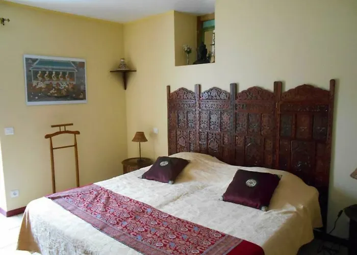 D'hotes Le Peyroux Bed & Breakfast